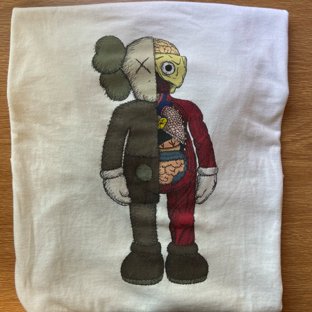 UNIQLO x KAWS - UT White Graphic T-Shirt